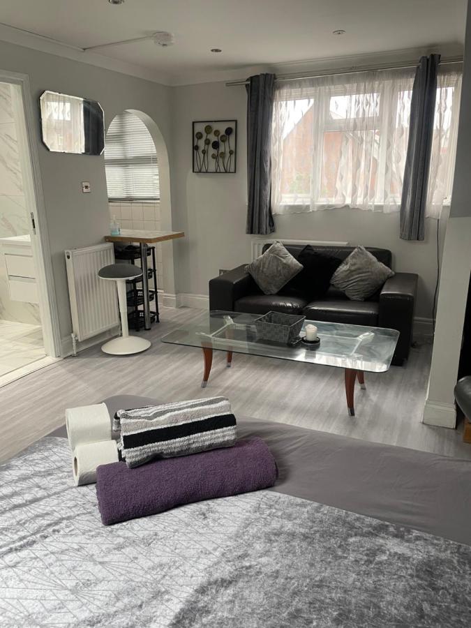 Newly Renovated Studio In Acton London Exterior foto